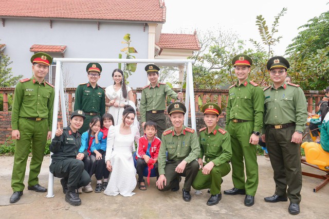 Mrs World Vietnam Bích Hạnh đồng hành thiện nguyện cùng các chiến sĩ công an, biên phòng- Ảnh 6.