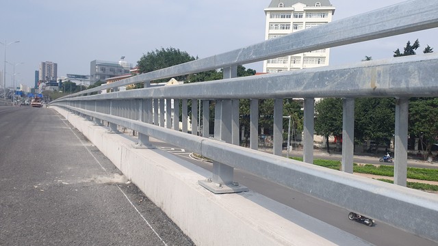 Hình ảnh mới nhất tại cầu vượt thép Mai Dịch trước ngày thông xe- Ảnh 17.
