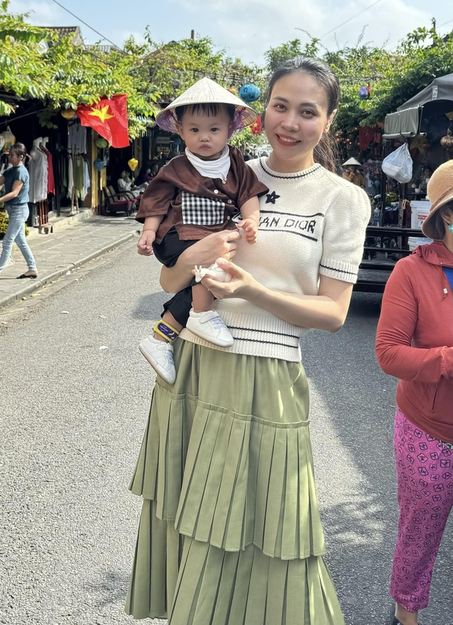 Thời trang mẹ con sao Việt: Bé Suchin nhà Đàm Thu Trang từ như fashionista từ nhỏ - Ảnh 12.