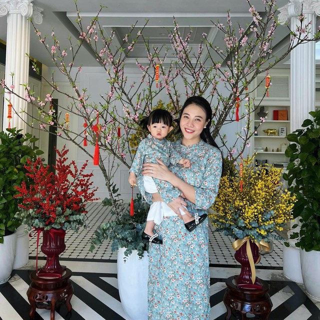 Thời trang mẹ con sao Việt: Bé Suchin nhà Đàm Thu Trang từ như fashionista từ nhỏ - Ảnh 8.