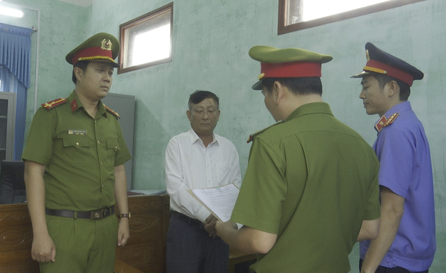 Nguyên Chủ tịch xã ở Quảng Bình bị khởi tố- Ảnh 1.