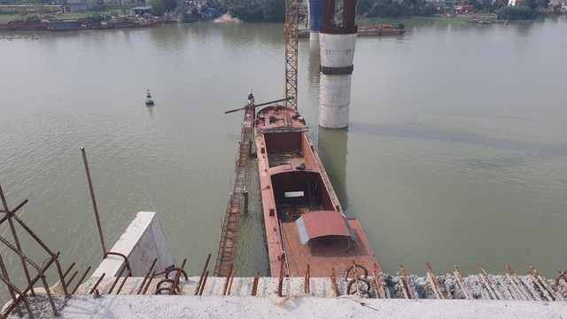 Sau hơn một năm thi công, cầu vượt sông lớn ở Nam Định lộ diện ra sao?- Ảnh 9.
