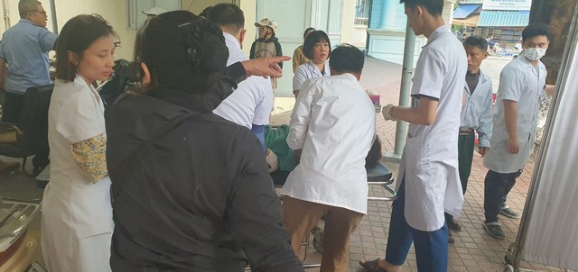 Bà mẹ 35 tuổi ở Hà Nội 'đẻ rớt' con 4kg ngay tại nhà gửi xe bệnh viện- Ảnh 2.