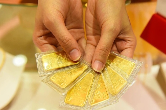 Giá vàng hôm nay 13/4: Vàng trong nước tiếp đà tăng phá kỷ lục, vàng thế giới đột ngột giảm sốc - Ảnh 2.