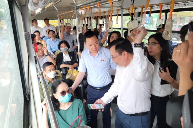 Hà Nội sẽ thay tuyến buýt nhanh bằng đường sắt đô thị - Ảnh 1.
