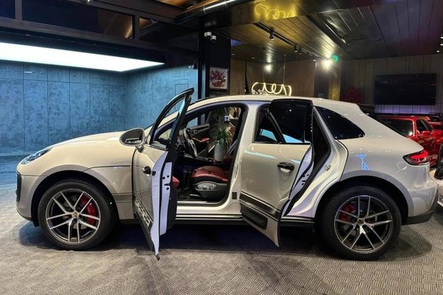 Vũ Văn Thanh chi 500 triệu cho bạn gái và cuộc sống sang chảnh ở tp . Hcm - Ảnh 4. Vũ Văn Thanh chi 500 triệu cho bạn gái và cuộc sống sang chảnh ở tp . Hcm - Ảnh 4.