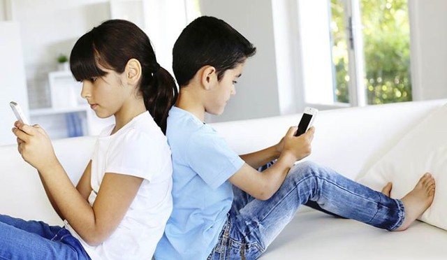 Nghiên cứu Đại học Harvard: Trẻ dùng điện thoại và không dùng điện thoại có sự khác biệt lớn ở 5 điểm, nghe xong cha mẹ cũng phải rùng mình- Ảnh 2.