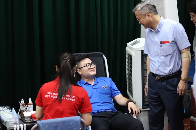 Bộ Y tế: Hàng trăm cán bộ ngành Y hiến máu cứu người hưởng ứng ‘Lễ hội Xuân hồng’ năm 2024- Ảnh 6.