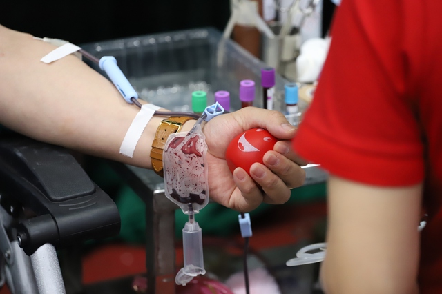 Bộ Y tế: Hàng trăm cán bộ ngành Y hiến máu cứu người hưởng ứng ‘Lễ hội Xuân hồng’ năm 2024- Ảnh 14.
