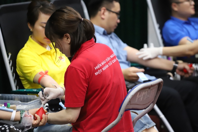 Bộ Y tế: Hàng trăm cán bộ ngành Y hiến máu cứu người hưởng ứng ‘Lễ hội Xuân hồng’ năm 2024- Ảnh 10.