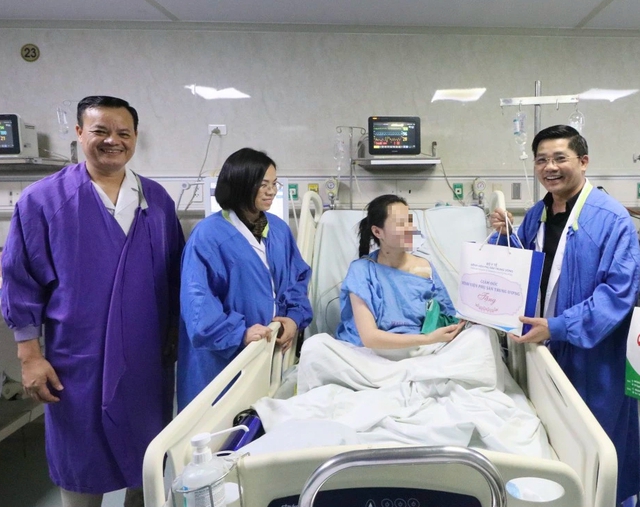 2 bệnh viện phối hợp cứu người phụ nữ ngừng tuần hoàn do chửa ngoài tử cung vỡ - Ảnh 1.