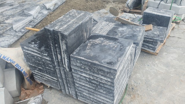 Vỉa hè ở Hà Nội vừa lát đá mới đã bị chiếm dụng làm nơi đỗ ô tô- Ảnh 13.