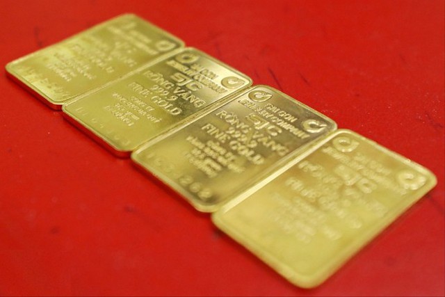 Giá vàng hôm nay 26/4: Vàng SJC, vàng nhẫn Bảo Tín Minh Châu, PNJ, Doji bất ngờ giảm sâu - Ảnh 2.