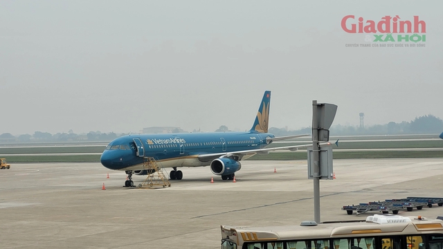 'Cháy' vé máy bay dịp nghỉ lễ, sân bay Tân Sơn Nhất dự kiến lượng khách qua cảng thấp  - Ảnh 2.