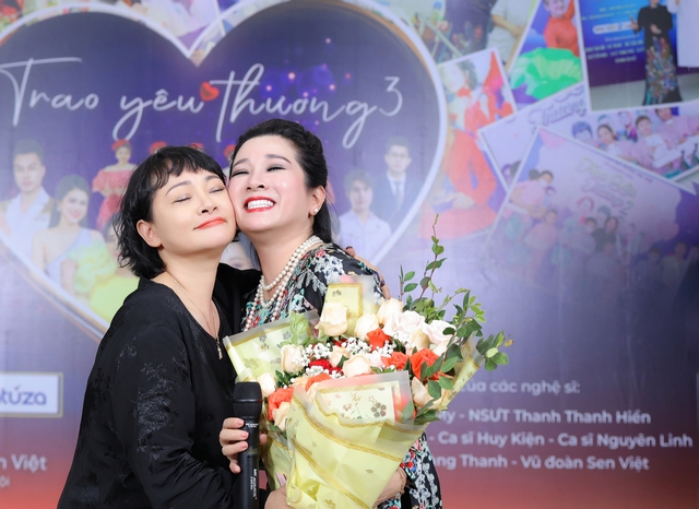 Nghệ sĩ Trà My, Thanh Thanh Hiền trao yêu thương cho bệnh nhân  - Ảnh 2.