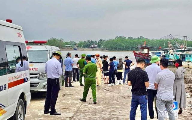 Thông tin mới nhất vụ lật thuyền trên sông Chanh làm 4 người mất tích- Ảnh 2.