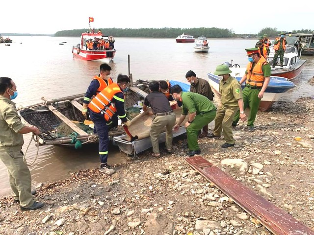 Thông tin mới nhất vụ lật thuyền trên sông Chanh làm 4 người mất tích- Ảnh 1.
