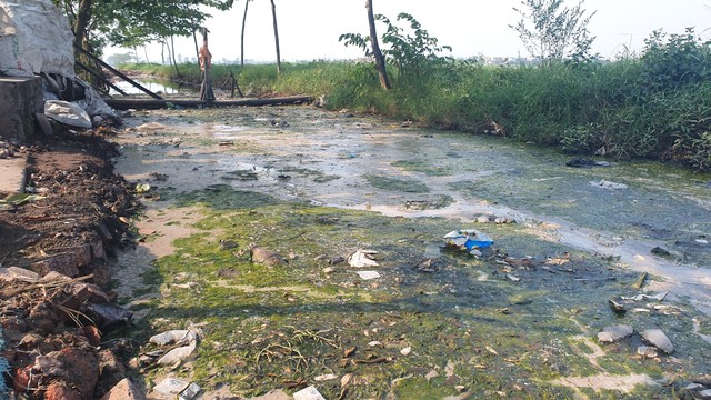 Nam Định: Sông, kênh mương xung quanh làng nghề tái chế nhôm đặc quánh, bốc mùi- Ảnh 5.