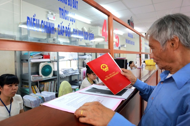 Những trường hợp cần sang tên sổ đỏ mà mọi người dân nên biết để đảm bảo quyền lợi của chính mình- Ảnh 2.