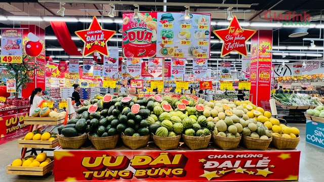 Hàng nghìn mặt hàng giảm giá đến 50%, người Hà Nội tranh thủ nghỉ lễ, ùn ùn đến siêu thị mua sắm- Ảnh 2.