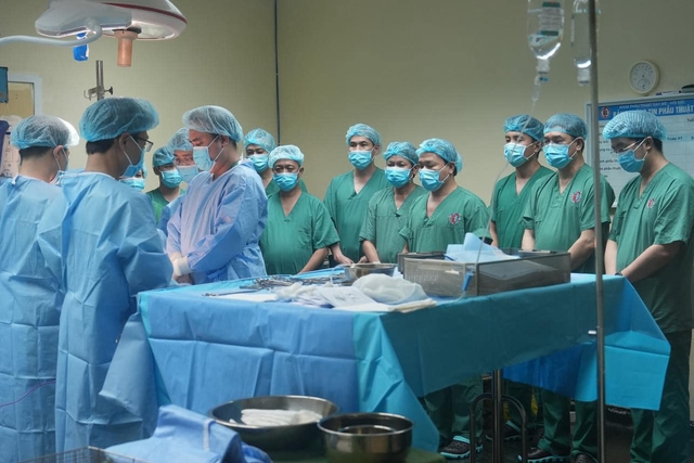 Gần 120 y bác sĩ lấy tạng ngay tại tuyến tỉnh từ người cho chết não, cứu sống nhiều bệnh nhân nặng - Ảnh 2.