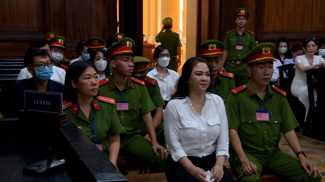 Bà Nguyễn Phương Hằng bị dẫn giải đến phiên tòa phúc thẩm- Ảnh 1.