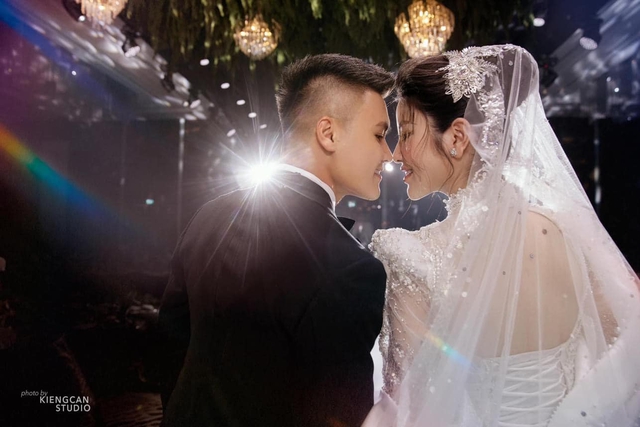 Sau bó hoa cưới 'độc nhất vô nhị', 3 bộ váy cưới của Chu Thanh Huyền cũng lộ chi tiết đặc biệt - Ảnh 8.
