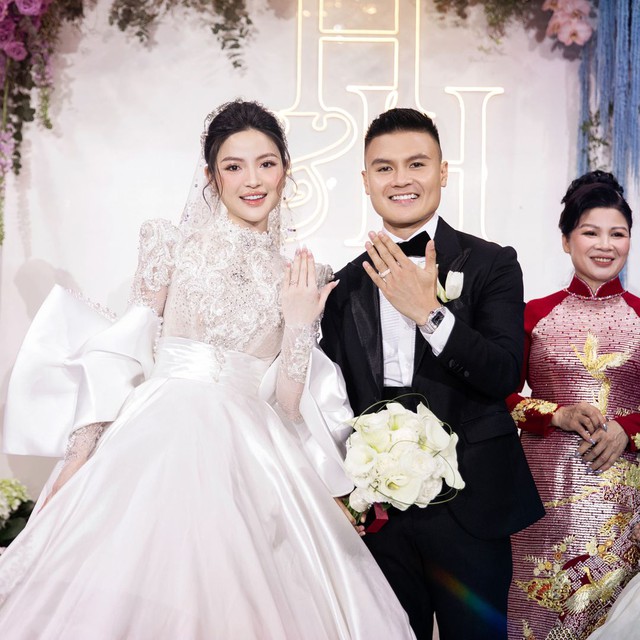 Sau bó hoa cưới 'độc nhất vô nhị', 3 bộ váy cưới của Chu Thanh Huyền cũng lộ chi tiết đặc biệt - Ảnh 9.