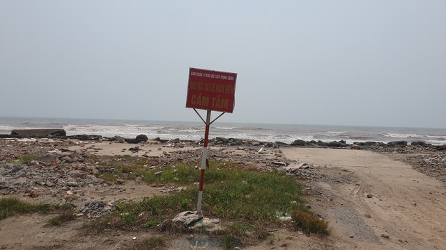 Kè biển ở Nam Định bị sạt lở, biển Thịnh Long gần như 'tê liệt'- Ảnh 18.