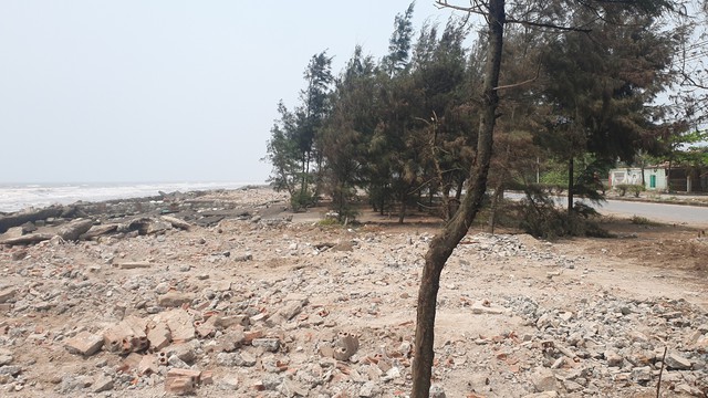 Kè biển ở Nam Định bị sạt lở, biển Thịnh Long gần như 'tê liệt'- Ảnh 20.