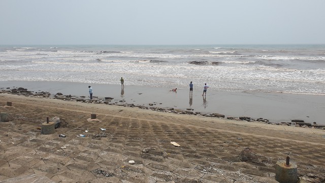 Kè biển ở Nam Định bị sạt lở, biển Thịnh Long gần như 'tê liệt'- Ảnh 16.