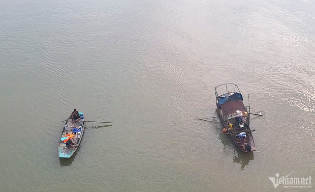 Tìm kiếm 2 nữ sinh nghi nhảy cầu Kinh Dương Vương - Ảnh 1.