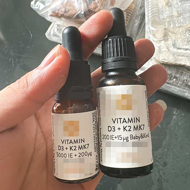 Uống nhầm vitamin D của người lớn, trẻ 6 tháng tuổi nhập viện cấp cứu- Ảnh 1.