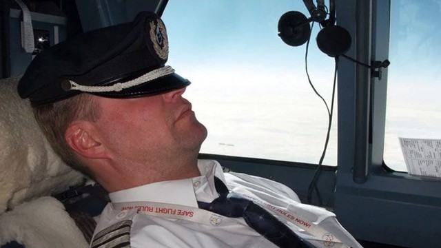 Phi công có được phép ngủ trong những chuyến bay dài máy bay đang chở đầy hành khách không? - Ảnh 3.