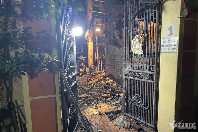Cháy nhà trọ 5 tầng ở Hà Nội, nhiều người tử vong - Ảnh 1.