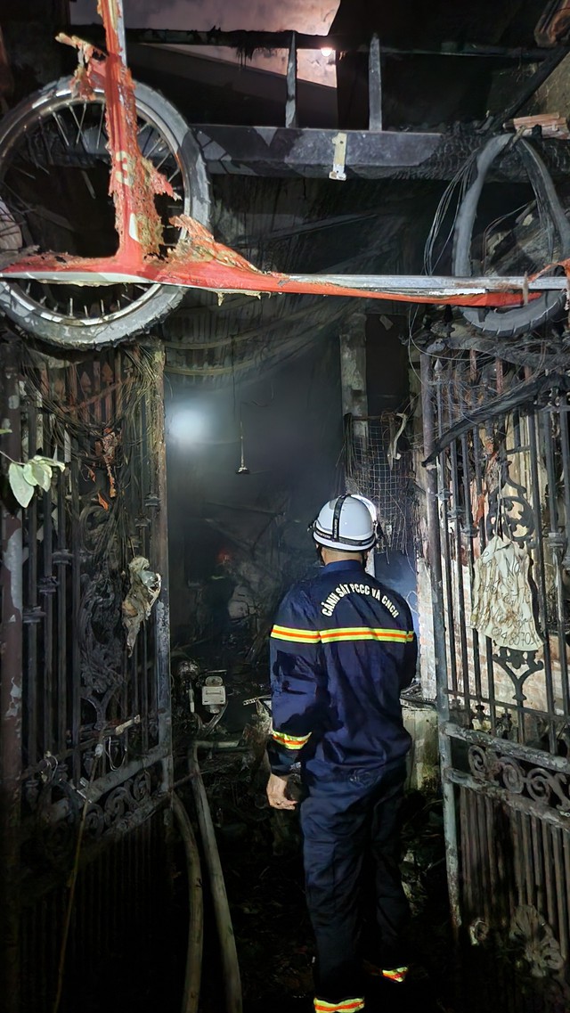 Thông tin mới vụ cháy nhà trọ 5 tầng ở Hà Nội khiến 14 người tử vong- Ảnh 1.