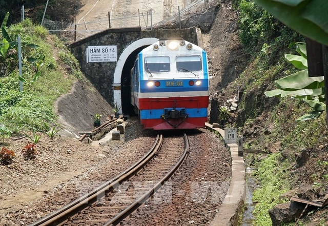 Ngành đường sắt công bố đường dây nóng tiếp nhận sự cố, tai nạn đường sắt - Ảnh 1.