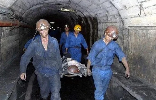 Tiếp tục xảy ra tai nạn lao động, một thợ mỏ Quảng Ninh ngạt khí, tử vong - Ảnh 1.