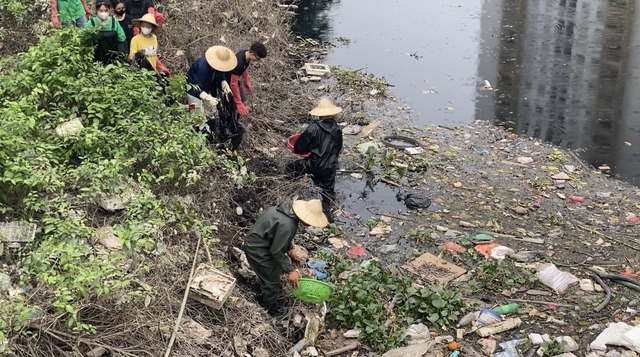 Nhóm Hà Nội Xanh hồi sinh "dòng sông chết” tại Hà Nội- Ảnh 1.