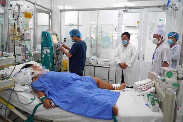 Thông tin mới nhất vụ 328 người bị ngộ độc nghi ăn bánh mì ở Đồng Nai: 2 bệnh nhi biến nặng, phải lọc máu - Ảnh 2.