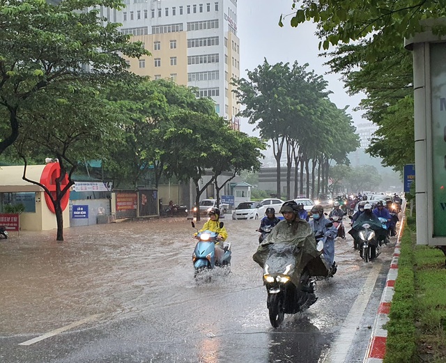 Người dân miền Bắc tiếp tục hứng chịu kiểu thời tiết cực đoan kéo dài trong những ngày tới- Ảnh 2.