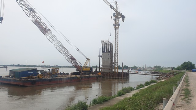 Sau 7 tháng thi công, cầu vượt sông Đáy ở Nam Định đang dần lộ diện- Ảnh 4.