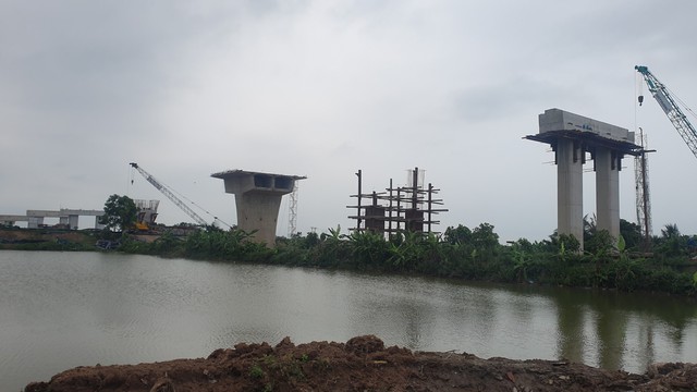 Sau 7 tháng thi công, cầu vượt sông Đáy ở Nam Định đang dần lộ diện- Ảnh 17.