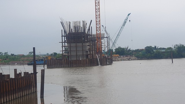 Sau 7 tháng thi công, cầu vượt sông Đáy ở Nam Định đang dần lộ diện- Ảnh 7.