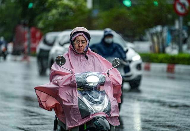 Tin sáng 8/5: Người đọc Lễ kỷ niệm 70 năm Chiến thắng Điện Biên Phủ đã khóc khi thấy trời đổ mưa; Miền Bắc chuẩn bị đón không khí lạnh- Ảnh 7.