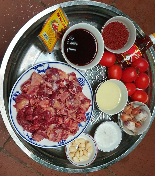 Bí quyết nấu thịt bò sốt vang kiểu Hà Nội xưa ngon miệng, không ngấy, màu đỏ đẹp không phẩm màu- Ảnh 1.