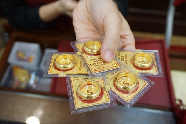 Giá vàng hôm nay 16/6: Vàng nhẫn Bảo Tín Minh Châu, Doji, PNJ vượt 75,5 triệu, kém vàng miếng SJC 1,4 triệu đồng/lượng- Ảnh 2.
