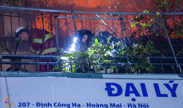 Cận cảnh hiện trường vụ cháy nhà trên phố Định Công Hạ khiến 4 người thiệt mạng- Ảnh 2.