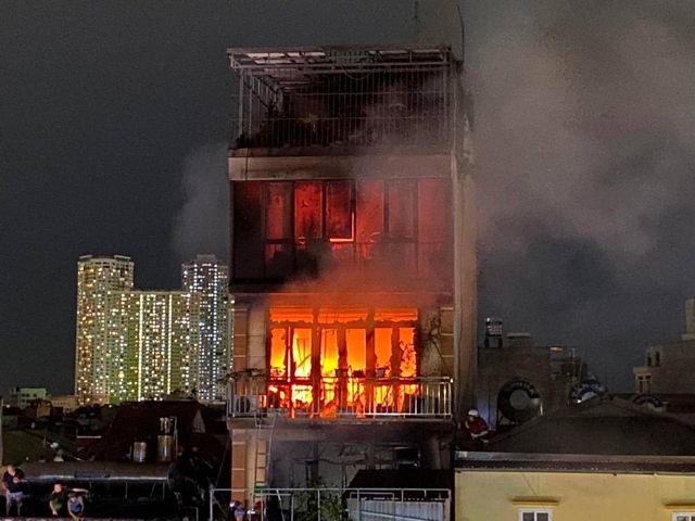 Vụ cháy nhà dân trên phố Định Công Hạ, 4 nạn nhân tử vong- Ảnh 2.
