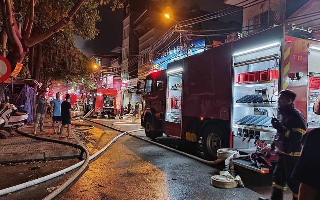 Hà Nội: Khẩn trương điều tra, làm rõ nguyên nhân vụ cháy khiến 4 người tử vong tại Định Công Hạ- Ảnh 2.